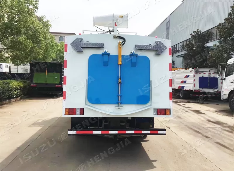 ISUZU NKR/600P CAMIÓN DE ROADA