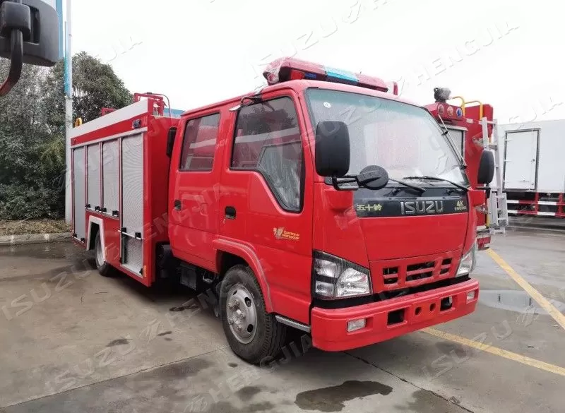 ISUZU NKR/600P camión de bomberos