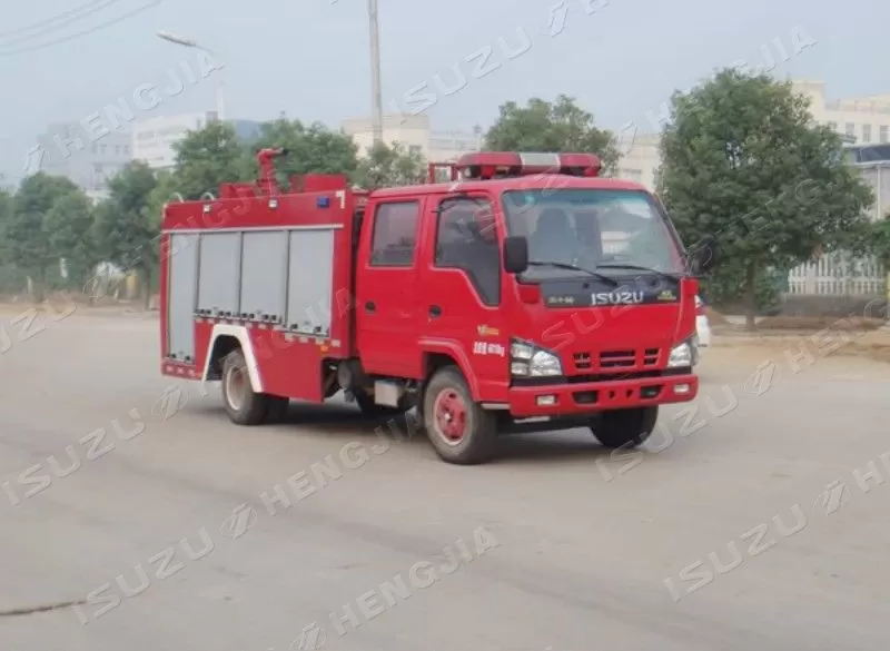 ISUZU NKR/600P camión de bomberos