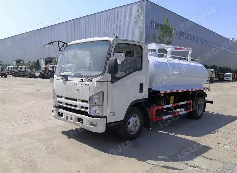 Camión rociador isuzu nkr/kv100