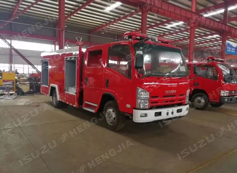ISUZU NPR/700P CAMIÓN DE BODOS